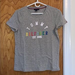 Tommy Hilfiger // graphic tee
